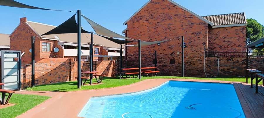 2 Bedroom Property for Sale in Langenhovenpark Free State